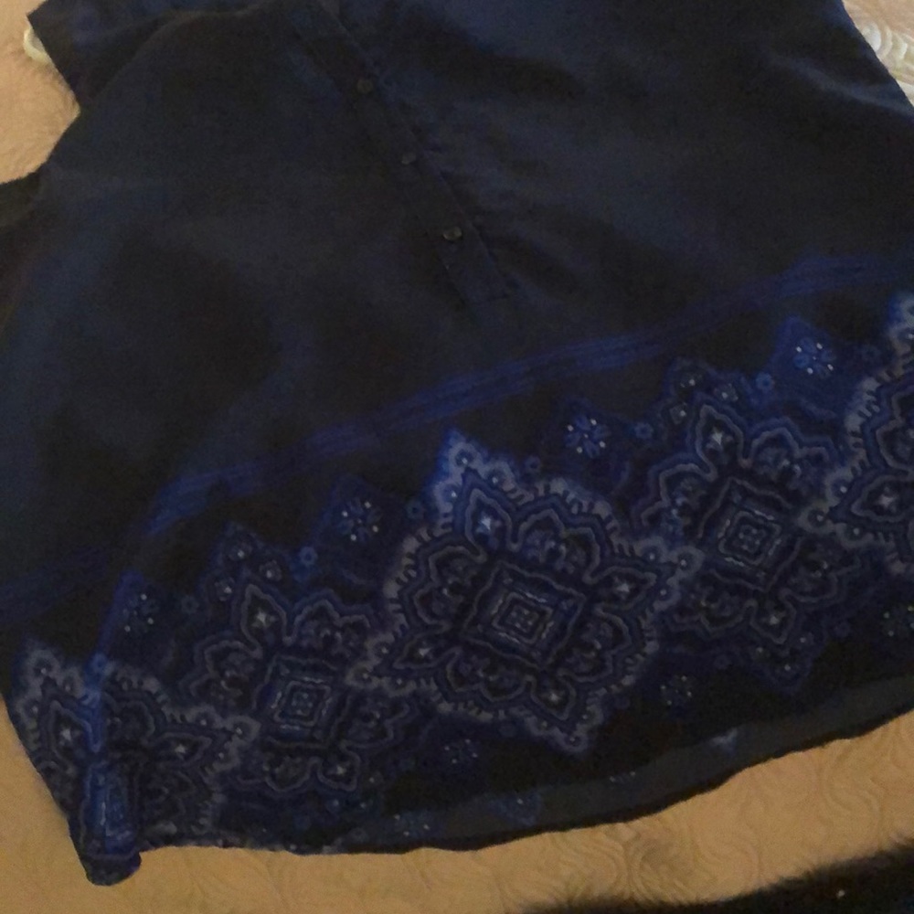 Sleeveless top, navy blue and royal blue geo - Picture 3 of 3